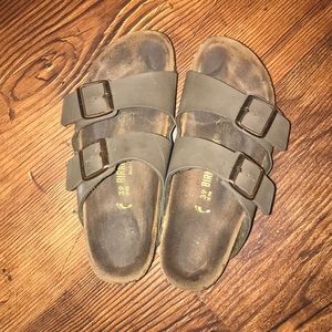 ⭐️ MAKE ME AN OFFER!! ⭐️ Birkenstocks